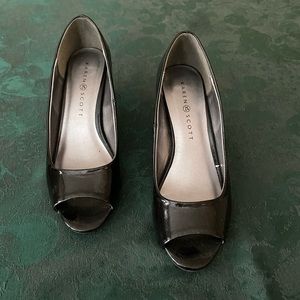 Ladies dressy Patent leather heels size 6.5